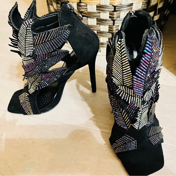 Azalea Wang Black Faux Suede beaded Heel. Leaf design. Size 8. BRAND NEW - Picture 2 of 8